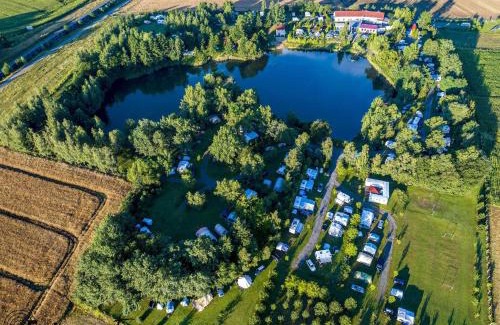 Grodziszcze Bed & Breakfast | Cozy Forteca: Pet-Friendly Rooms by the Tranquil Pond