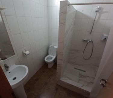 Uman Hotel | Discover Fortetsya: Pet-Friendly Haven with Hot Tub