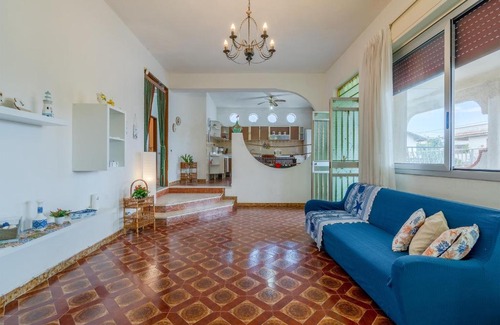 Agnone House | Discover Villa Azzurra: Pet & Child-Friendly Getaway