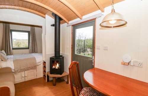 Chard House | Cozy Forton House Shepherd's Hut - 4-Star Retreat