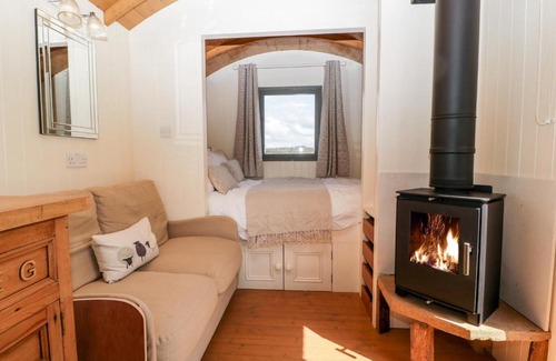 Chard House | Cozy Forton House Shepherd's Hut - 4-Star Retreat