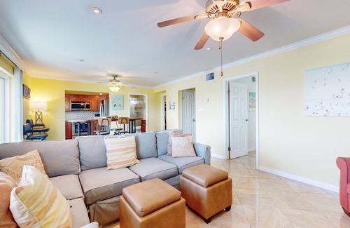 Corpus Christi Condo | Fortuna Bay Canalside Condo: Water-View & Dock Access