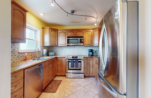 Corpus Christi Condo | Fortuna Bay Canalside Condo: Water-View & Dock Access