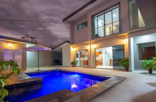 La Fortuna Villa | Fortuna Deluxe Vacation Home: Pet-Friendly & Pool Access