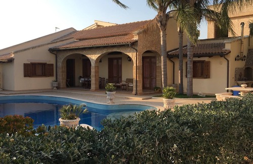 Mazara del Vallo Villa | Discover Fortuna: Elegant Villa with Shared Pool & Ocean View