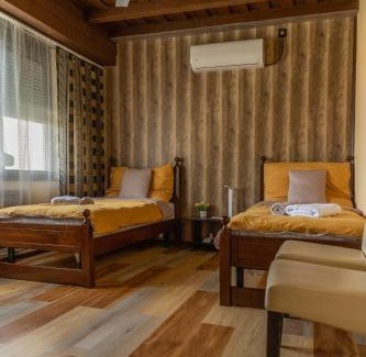 Kiskunhalas House | Discover Fortuna Vendégház: Family-Friendly with Breakfast