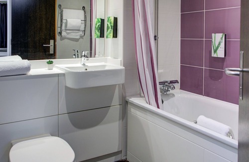 Ainley Top Hotel | Discover Fortune Huddersfield: Family-Friendly Amenities Await