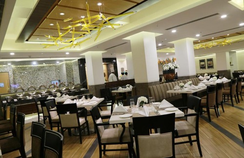 GIDC Hotel | Discover Fortune Park Galaxy: Family-Friendly Retreat in Vapi