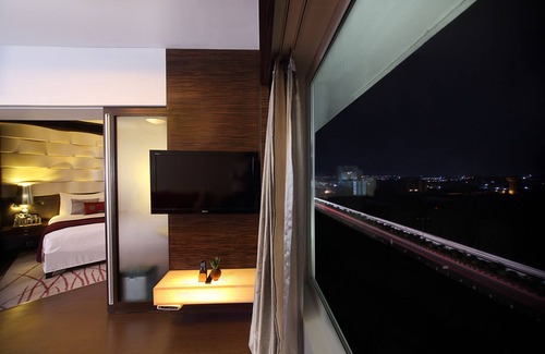 Ahmedabad Hotel | Convenient Stay at Fortune Select SG Highway with Dining & More
