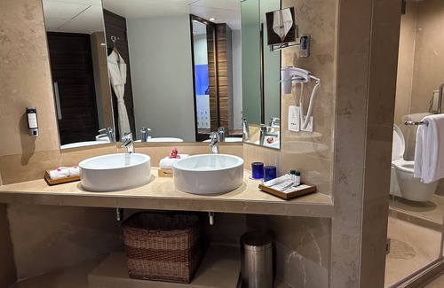 Ahmedabad Hotel | Convenient Stay at Fortune Select SG Highway with Dining & More