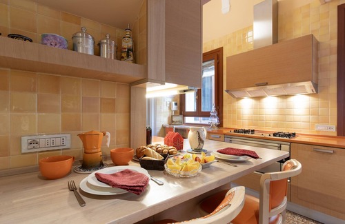 San Marco House | Indulge in Fortuny 3967 Suites with Wine & Top Amenities