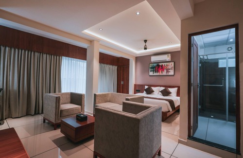 Kasaragod Hotel | Welcoming Fortview Suites: Family-Friendly & Accessible Stay