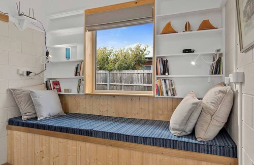 Lindisfarne Cottage | Charming Renovated Cottage with Spa on Esplanade - 10/10 Rated