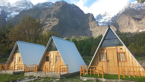 Hunza Cabin | Cozy Fortyard Cottages: Pet and Child Friendly Retreat