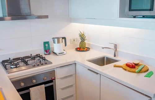 Buceo Apartment | Forum | Bayview | Heated Pool Gym Sauna | Parking