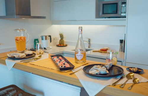 Buceo Apartment | Forum | Bayview | Heated Pool Gym Sauna | Parking