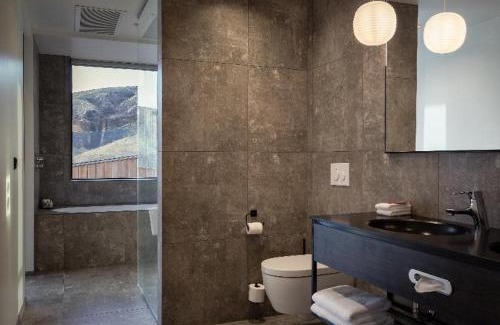 Fagurholsmyri Hotel | Discover Fosshotel Glacier Lagoon: Pet-Friendly Retreat with Hot Tub