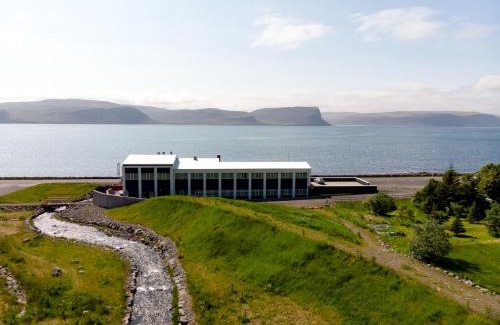 Patreksfjordur Hotel | Explore Fosshotel Westfjords: Pet-Friendly Comfort Awaits