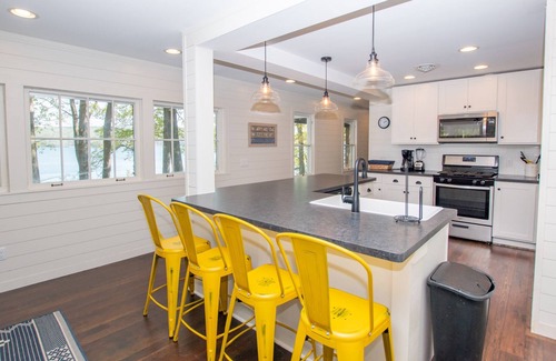 Grange Landing Cottage | Fossil Beach: Memorable Canandaigua Lake Retreat Awaits