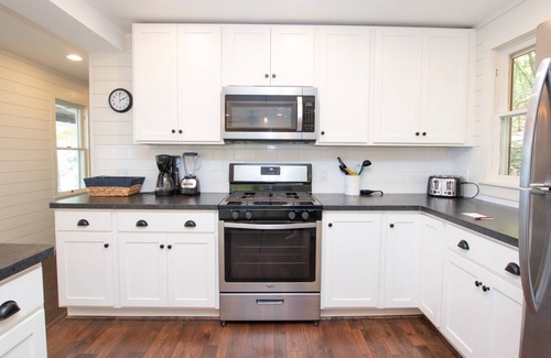 Grange Landing Cottage | Fossil Beach: Memorable Canandaigua Lake Retreat Awaits
