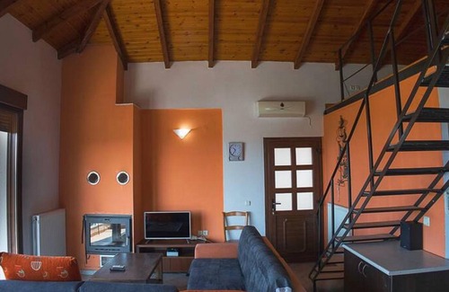 Kato Lechonia House | Cozy Foula House in Magnisia with Breakfast & Family Comfort