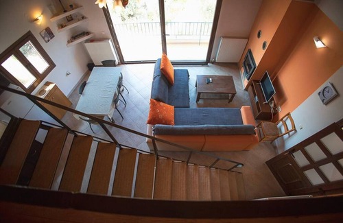 Kato Lechonia House | Cozy Foula House in Magnisia with Breakfast & Family Comfort