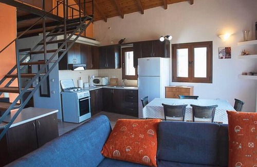 Kato Lechonia House | Cozy Foula House in Magnisia with Breakfast & Family Comfort