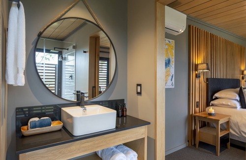 Paterson Hotel | Experience Mantis Founders Lodge with Pool & Spa Access