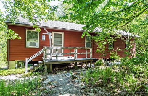 Laporte House | Relax at Fountain Cottage with Deck & Lake Mokoma Views