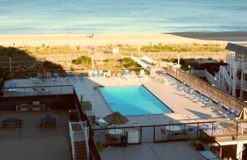 North Ocean City House | Beachfront Fountain Head Bungalows with Pool & Ocean Views
