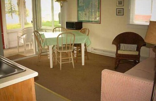 Lake Leelanau Resort | Relax at Fountain Point - Cozy Cottage with Pool Access