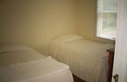 Lake Leelanau Resort | Relax at Fountain Point - Cozy Cottage with Pool Access