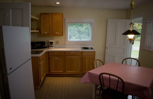 Lake Leelanau Resort | Fountain Point - Cottage 18: Family-Friendly Retreat with Pool