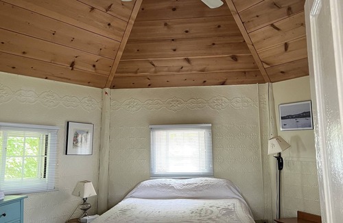 Lake Leelanau Resort | Fountain Point: Enchanting Honeymoon Cottage Retreat