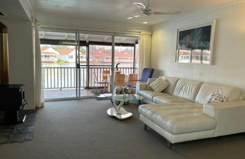 South Yunderup Villa | Relax at Fountain View Villa with Pool & Family-Friendly Fun