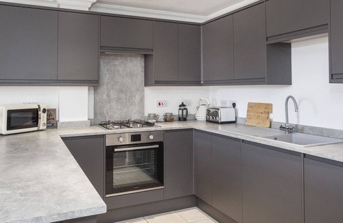 York Apartment | Guest Rated 10/10: Fountains View 2 Bedroom Apartment