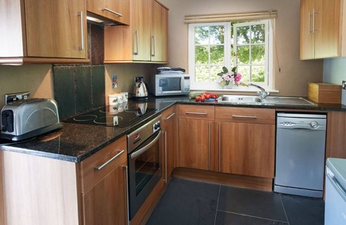 Helston House | Tranquil Oceanfront Cottage with Stunning Views Near Helston