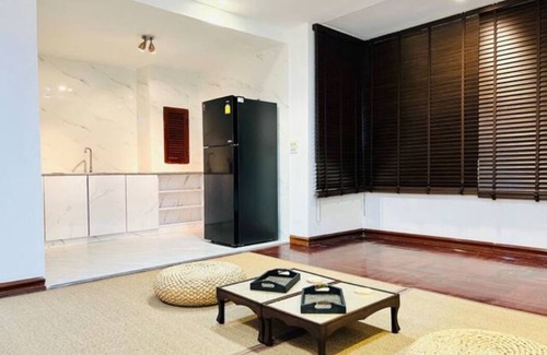 Ploenchit Condo | Spacious Four-Bedroom Villa with Fast WiFi & Free Parking