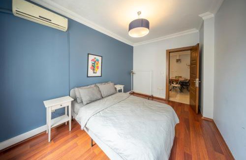 Gumussuyu Mahallesi Apartment | Four Bedroom Apartment in Taksim, 4ACs, ülk 2