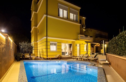 Vintijan Apartment | Family-Friendly Four Bedroom Apartment with Sea View in Pula