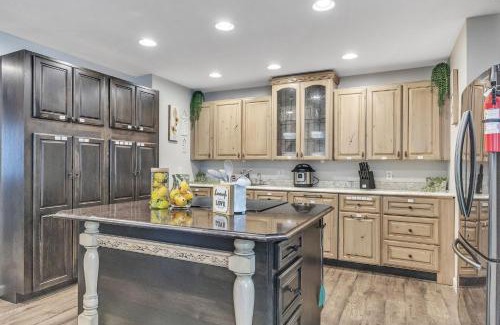Lapel House | Family-Friendly MommyC's Villa Fun House with Breakfast