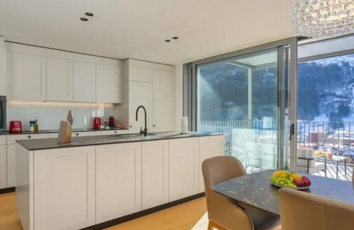 Engelberg Apartment | Four Bedroom Superior Apartment With Mountain View and Terrace