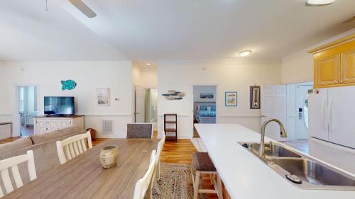 Pawleys Island House | Elegant Four Bedroom Golf Villa with Scenic Views & Pool