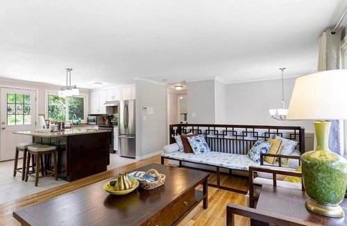 Kent House | Modern Four Bedroom House with Kitchen & Family-Friendly Amenities
