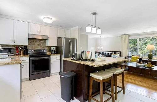 Kent House | Modern Four Bedroom House with Kitchen & Family-Friendly Amenities