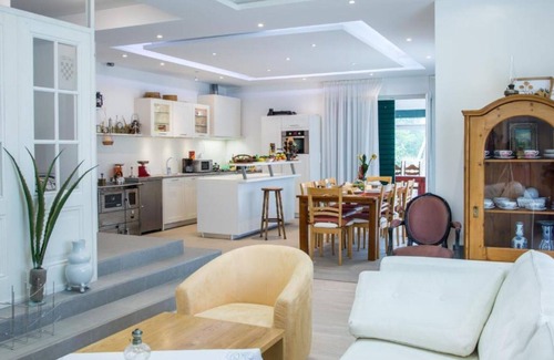 Cista Provo Villa | Elegant Four Bedroom Villa with Private Pool and Terrace