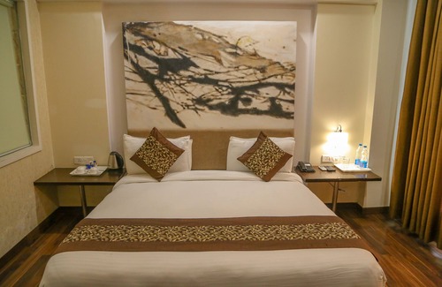 Budaun Resort | Discover Four Leaf Hotel with Family-Friendly Amenities