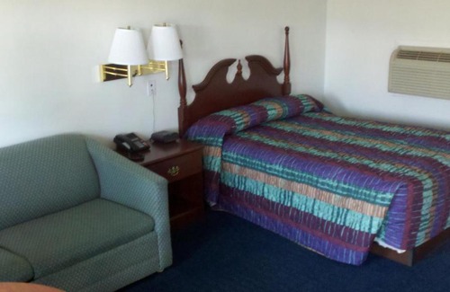 Four Oaks Hotel | Cozy Four Oaks Lodging: Family-Friendly with Breakfast Included