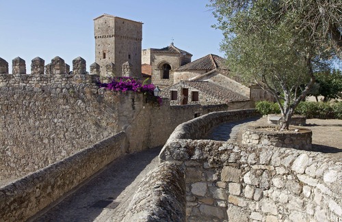 Arroyomolinos de Montanchez House | Cozy Bungalow in the Spanish Countryside for Nature Lovers