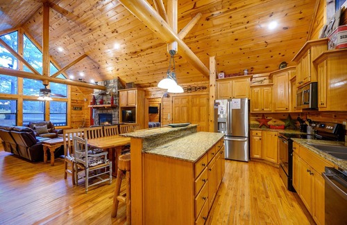 Broken Bow Cabin | Four Pines Cabin 3BR + game room